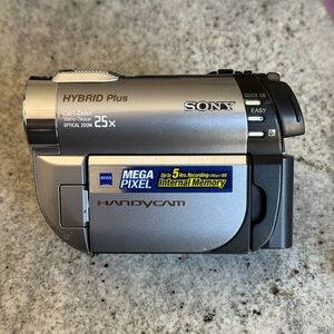 Sony Handycam DCR-DVD810 digital video camera recording vintage WORKS